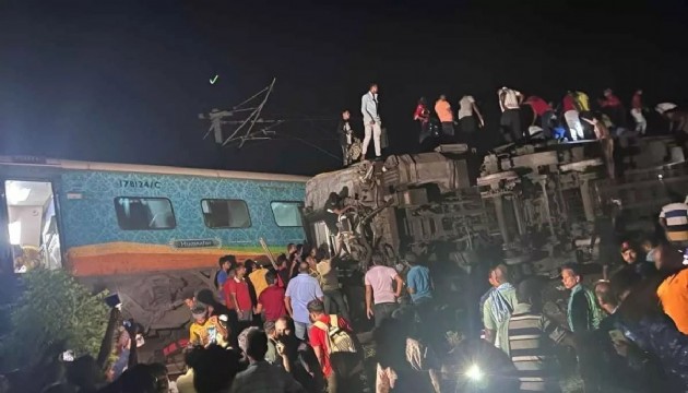 Hindistan’da tren kazası: 50 ölü, 350 yaralı